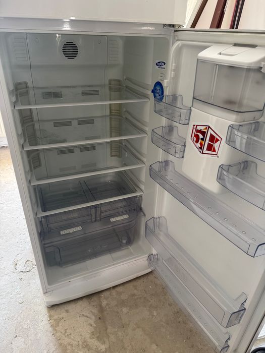 Frigider Beko cu dispenser apa