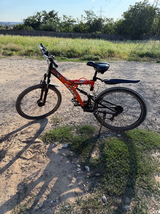Bicicletă full suspensie roți pe 26