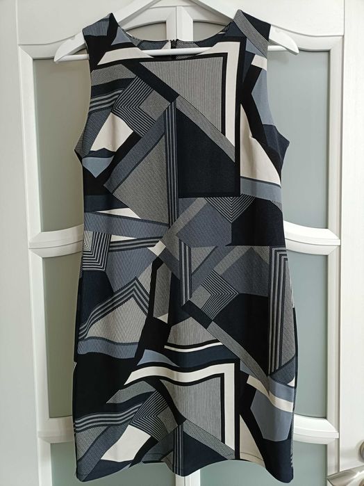 Rochie office geometrică și cardigan