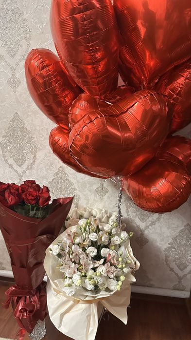 Цветы букеты роз кусовые алые