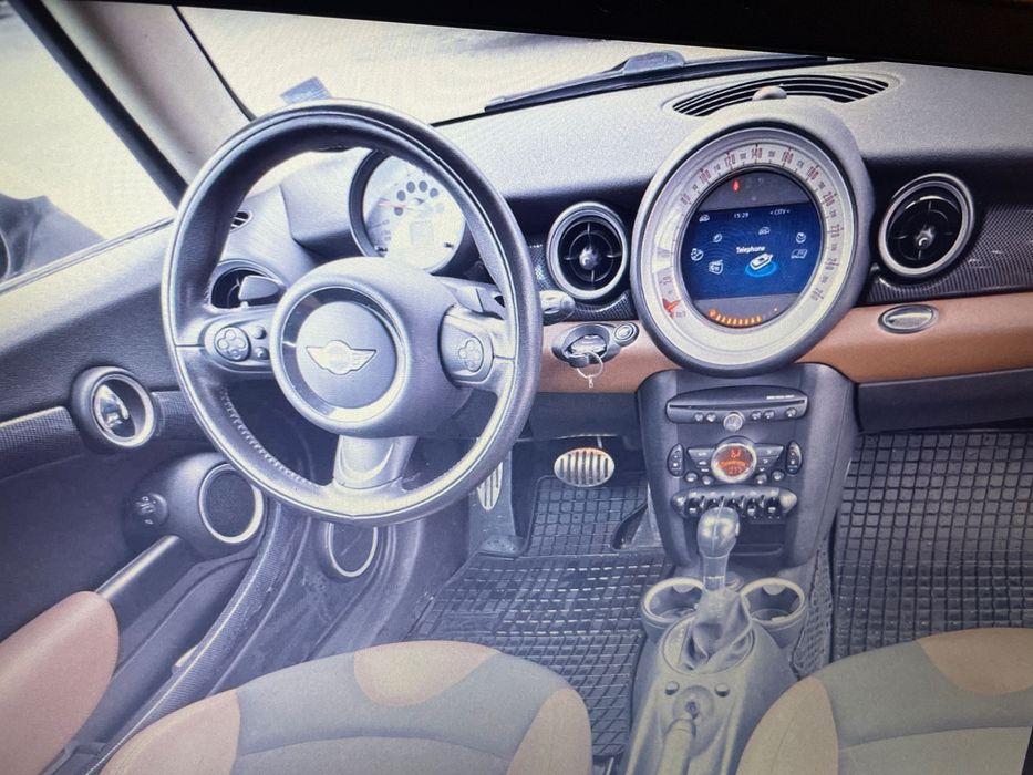 Продавам лек автомобил