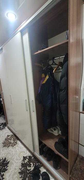 Продаеться Шкаф в прихожую