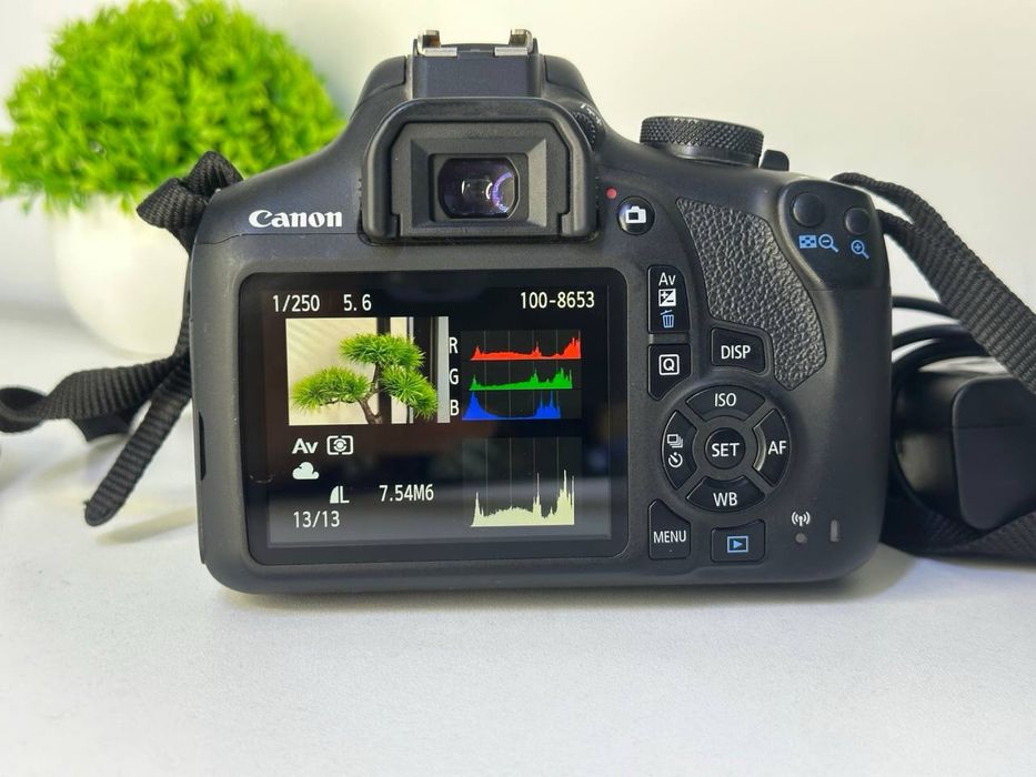 Canon EOS 2000D