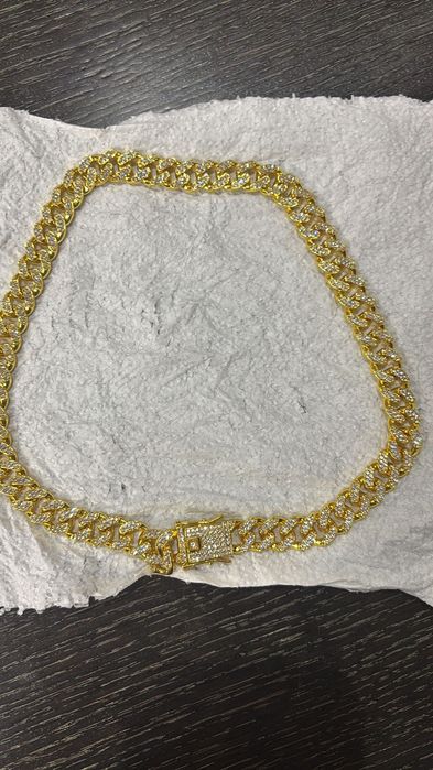 Vand lanturi placte cu aur de 18k