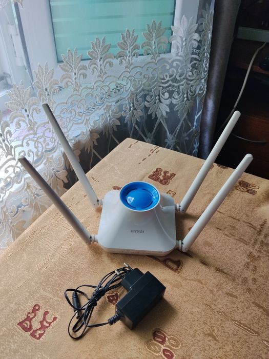 Продам WiFi роутер  Tenda  model F6.В рабочем состоянии.