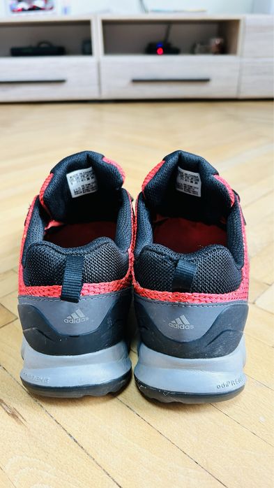 Туристически обувки Adidas Traxion 39 номер