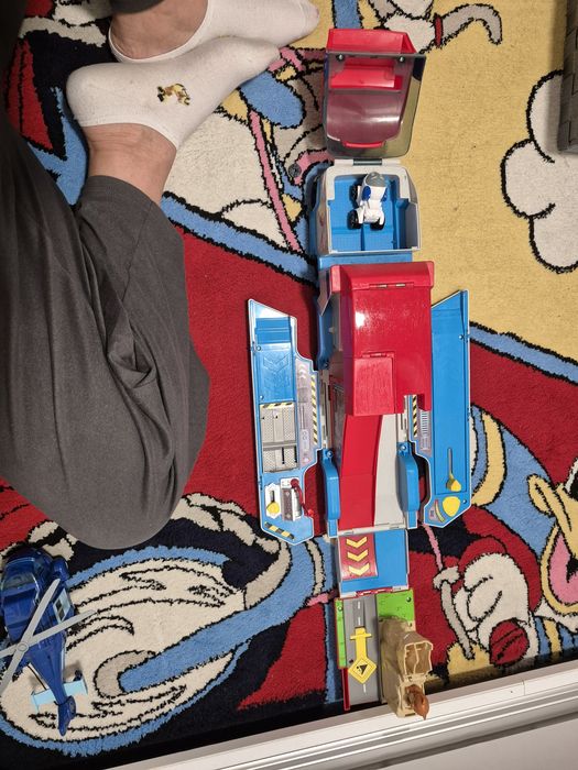 Jucării din patrula catelusilor și Peppa pig