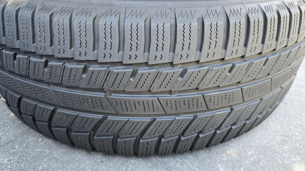 4 anvelope iarnă Toyo 235/55/18 dot 2023