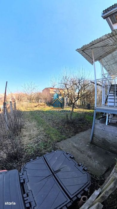 Două case în curte comună, 6 camere + 385 teren - zona semicentrală