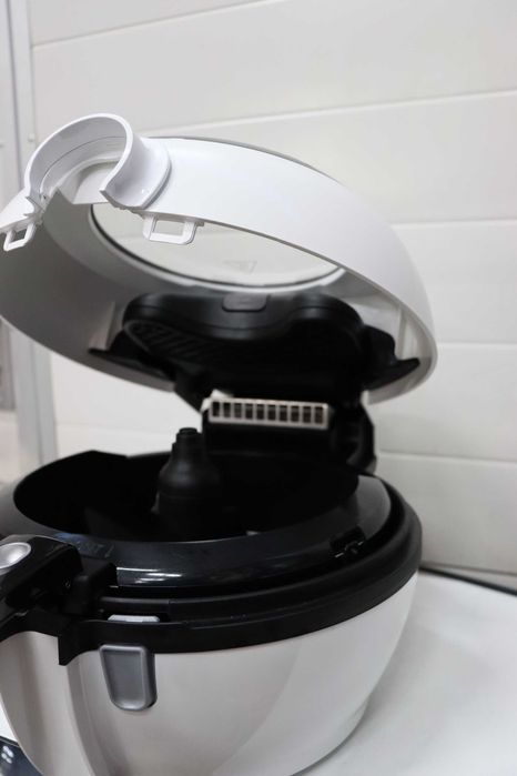 Фритюрник с горещ въздух Tefal FZ7600 ActiFry Genius 1.2кг, лек ДЕФЕКТ