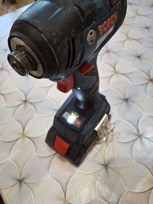 Винтоверт  ударен BOSCH GDR 18V-200C