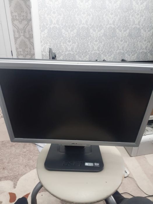 Компьютер в комплекте рабочем состоянии.