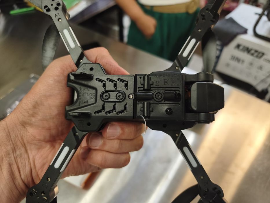 Дрон V888 prо drone