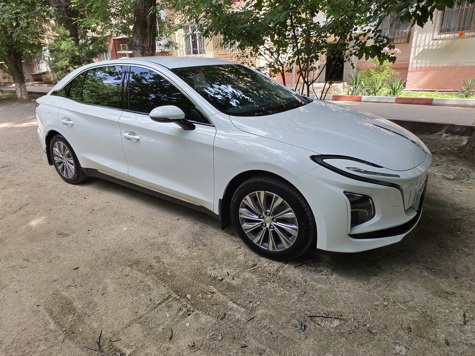Срочно продаётся HONGQI mq5