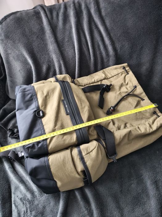 Tommy Hilfiger rucsac drumeții cu multiple compartimente culoare kaki nou original