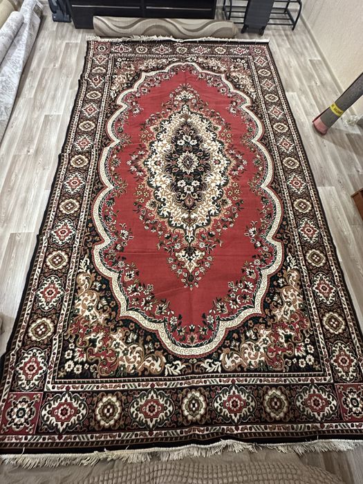 Продам ковер б/у размером 2,6х 4,6