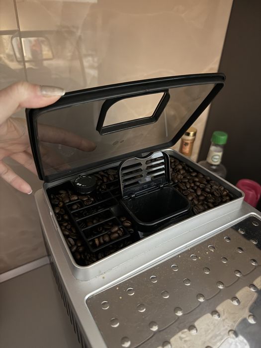 Espressor Automat Delonghi, rasnita integrata, argintiu