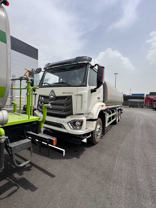 Vodovoz 20 KUB. Sinotruk HOWO 6×4 Водовоз. Тайер Тошкентда