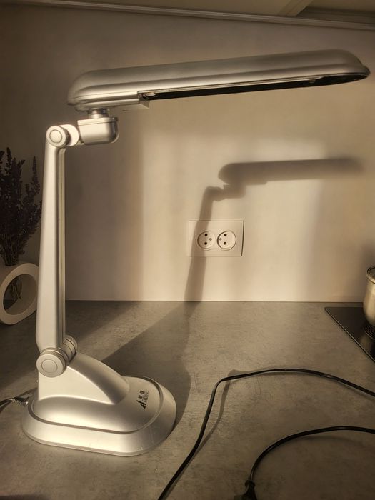 Настольная лампа