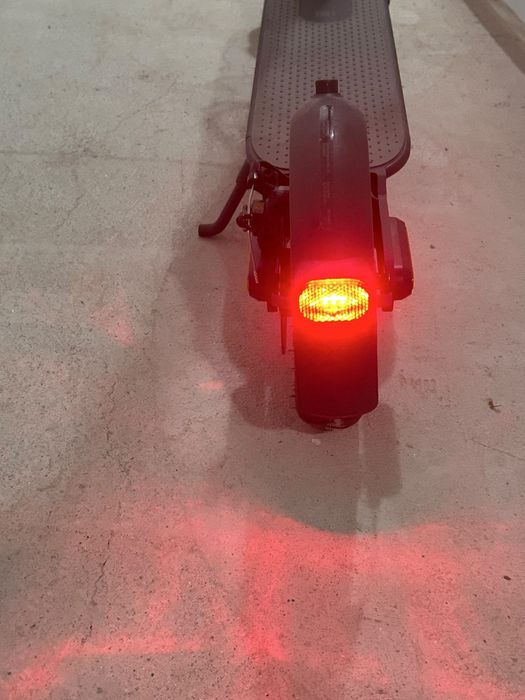 Trotineta electrica Xiaomi Mi Electric Scooter Essential