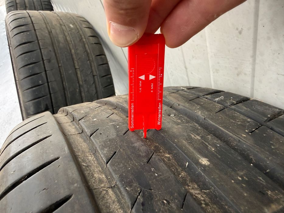 4 бр Летни гуми Michelin Pilot Sport 4S 245/35/19 ДОТ: 0423 5.5mm грайфер