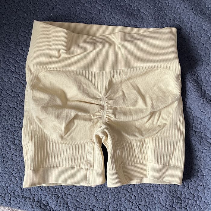 шорты спортивные обтягивающие