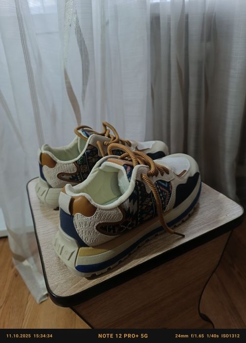 Продам кроссовки хорошие