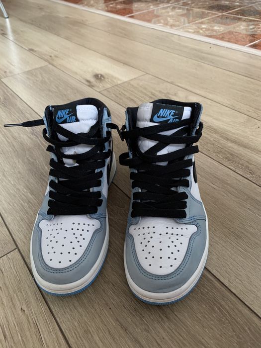 Air Jordan 1 Retro High "University Blue"