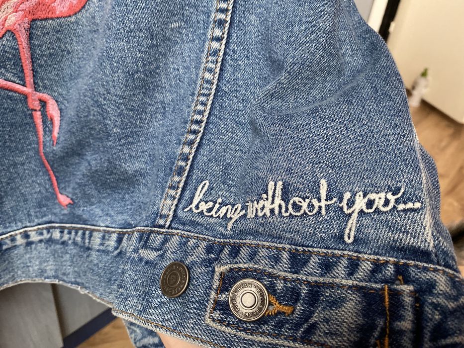 Geaca de blugi cu model brodat in partea din spate, marimea S