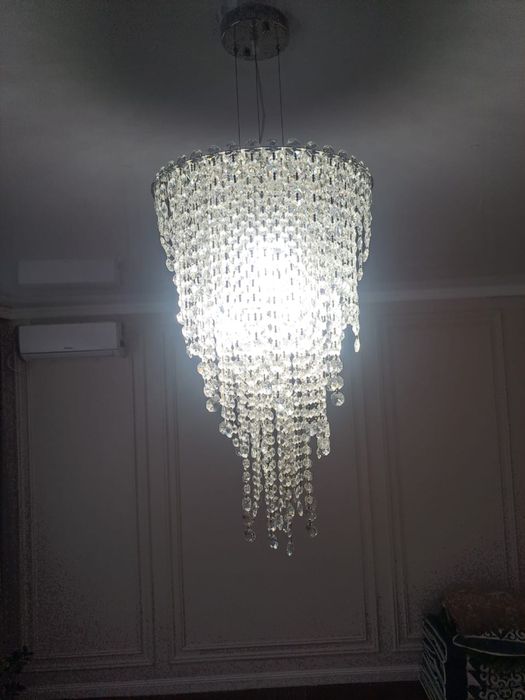 Продам красивую люстру