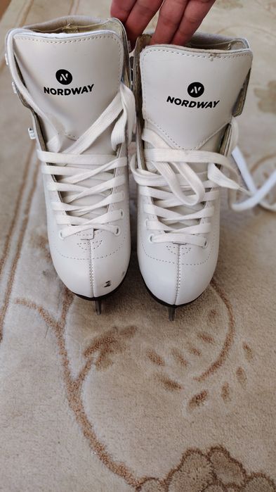 Коньки фигурные новые