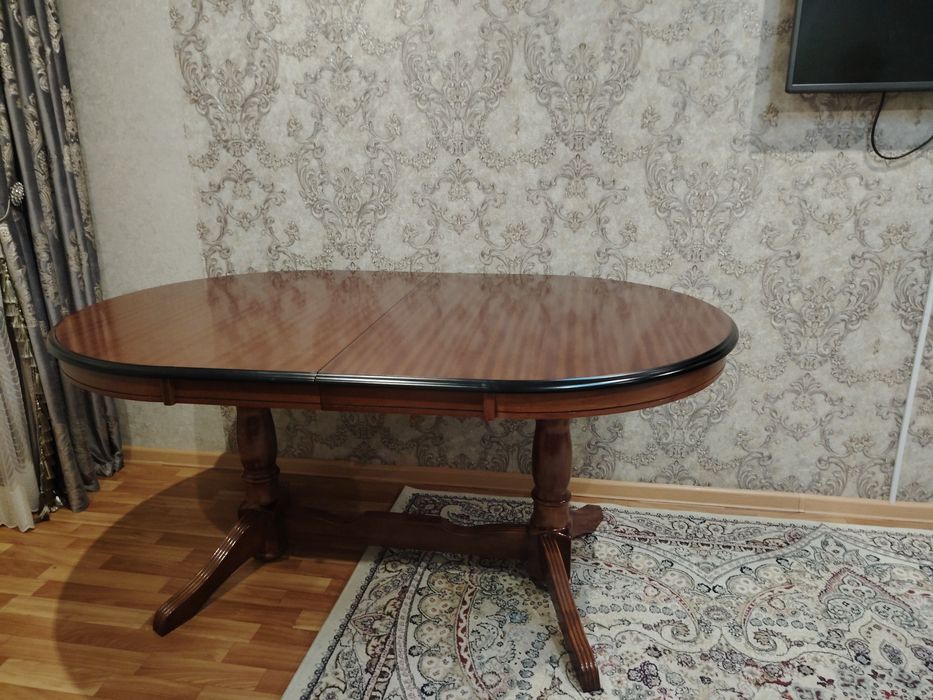 Стол дерево раздвижной.