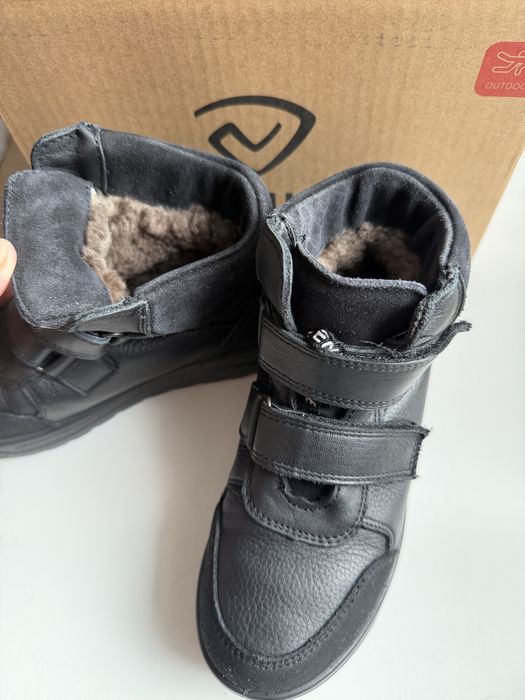 Продам зимние ботинки на мальчика б/у