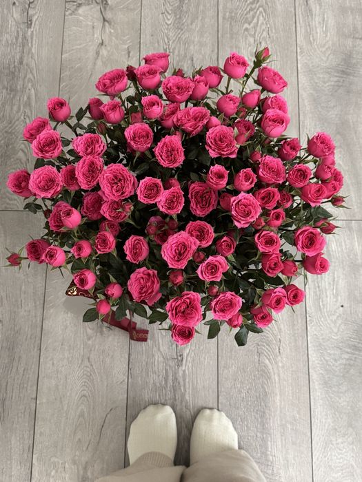 кустовых роз продаже