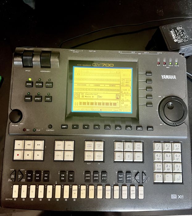 Yamaha QY700 – Vintage Hardware Sequencer – stare bună