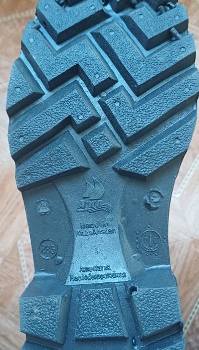 Продам Сапоги резиновые р44