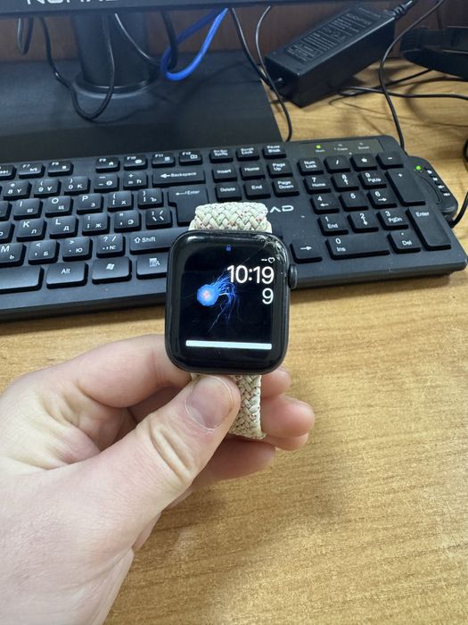 Продам СРОЧНО!!apple watch se 44mm