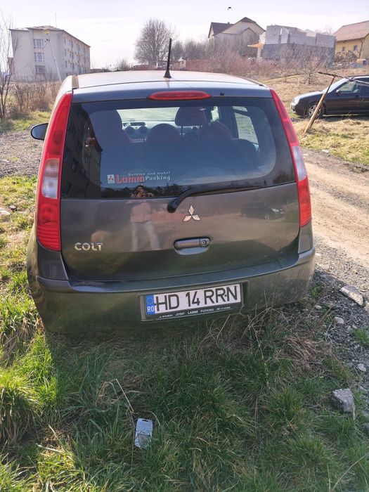 Vând Mitsubishi Colt 2005