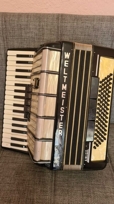 Акордеон Weltmeister 80 баса