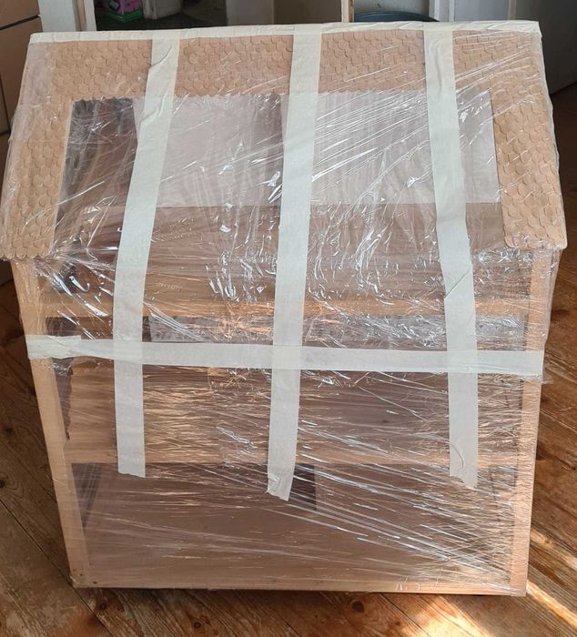 Къща за кукли на колелца от естествено дърво