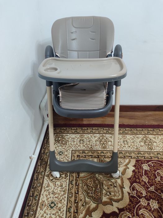 Продаю детскии стол б/у