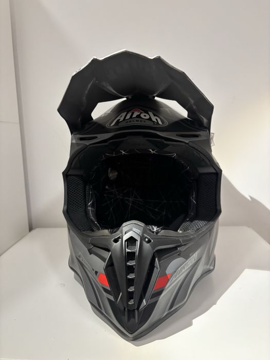 Каска за мотор Airoh и очила