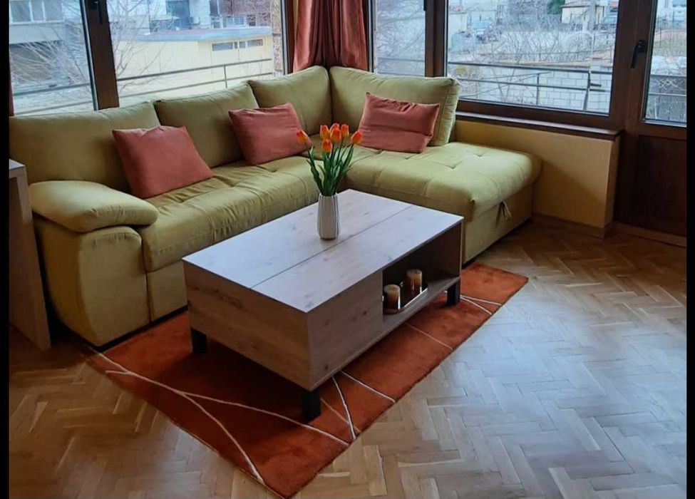 Разтегателен ъглов зелен диван в перфекно състояние. Д240 Ш170 В 90