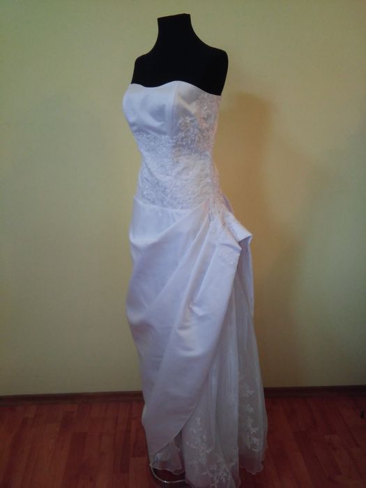 Vand stoc rochii de mireasa