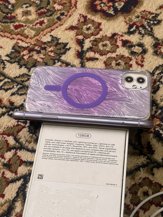iPhone 11 128 ГБ LL/A с коробке и аксессуарами в подарок.