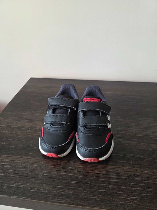 ADIDAS   детски  маратонки