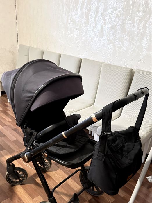 Продам детскую коляску 3в 1