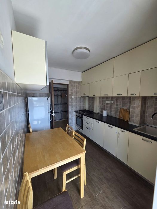Inchiriez apartament 4 camere decomandat etajul 2 zona Piata Garii