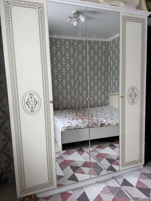 Продам спальный гарнитур