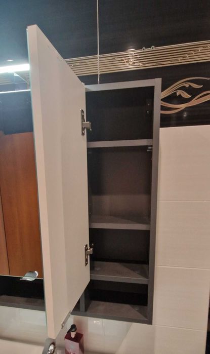 Висящ огледален шкаф за баня